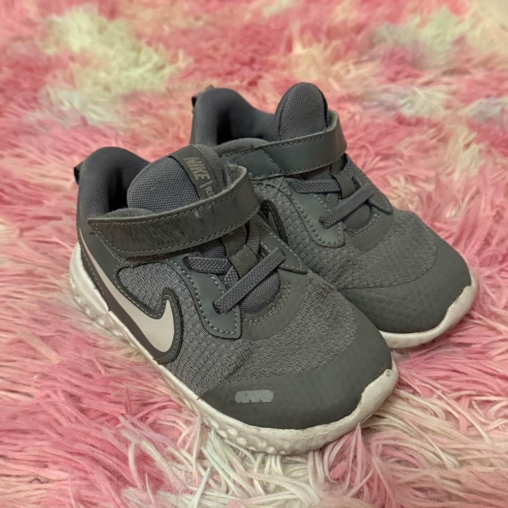 Nike Gray Infant Sneakers with White Sole